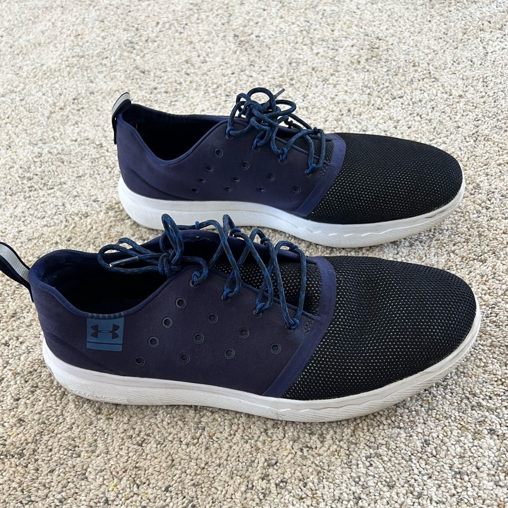 Men’s 11.5 Under Armour Navy shoes